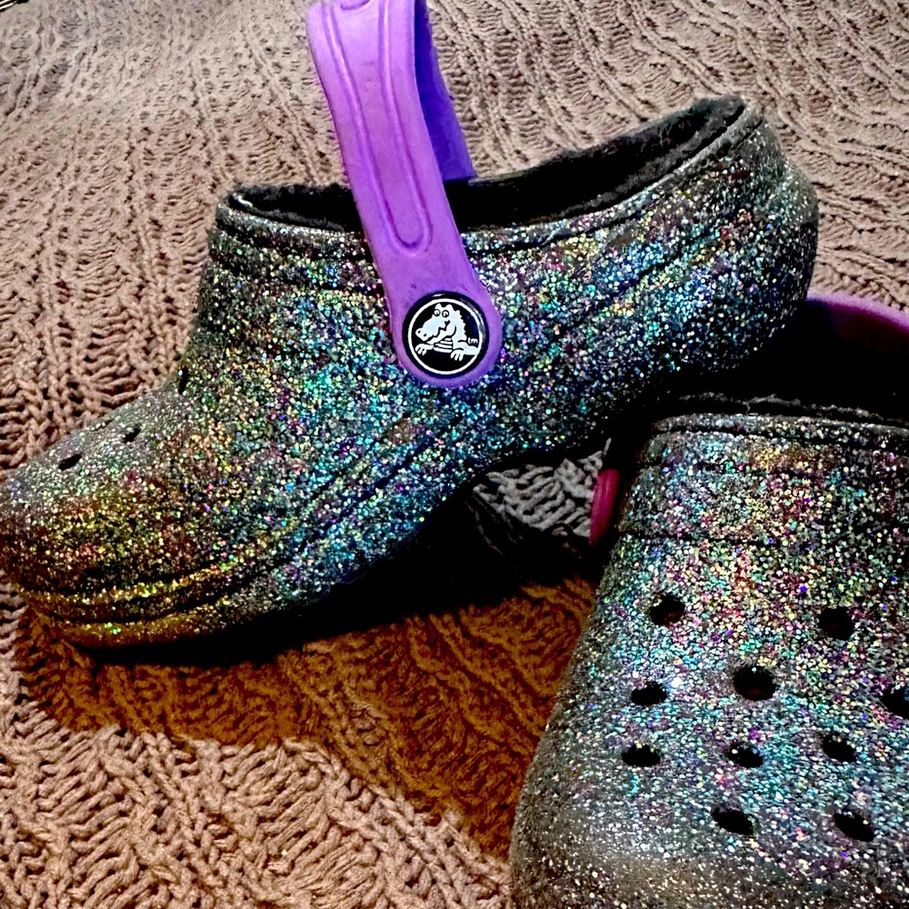 CROC ALERT/ lined tot crocs size 10